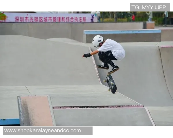 深圳极限运动队在滑板精英赛中以93分稳居积分榜首位