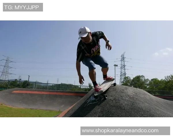 成都飞盘队在滑板精英赛中的团队协作表现值得称赞与借鉴